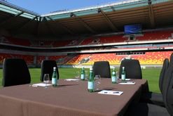 Bedouk's tweet photo. [Lieu atypique de la semaine] Et pourquoi pas un stade? https://t.co/KlnCI5YEBw #Bedouk #MICE #seminaire #stadium https://t.co/UoCetD4zKo