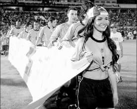 MariaLucianaLe2's tweet photo. Queremos a #NataliaOreiro como madrina de la Celeste 💙💙💙
#NataliaOreiroEnElMundial2018 #Uruguay #Russia2018 #NashaNatasha #OreiroAlMundial https://t.co/R4uhA10czO