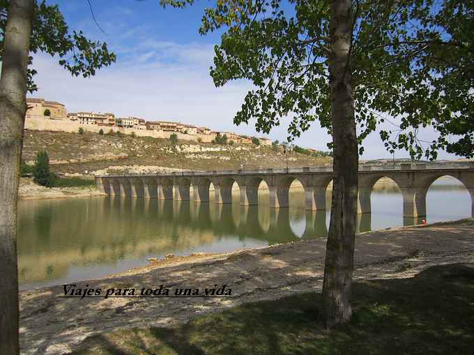 miblogdeviajes's tweet photo. #Maderuelo es un pequeño pueblo medieval amurallado con mucho encanto #Segovia #CastillayLeón #TurismoSegovia https://t.co/RLg6AFhX39 https://t.co/keBfsEeucX