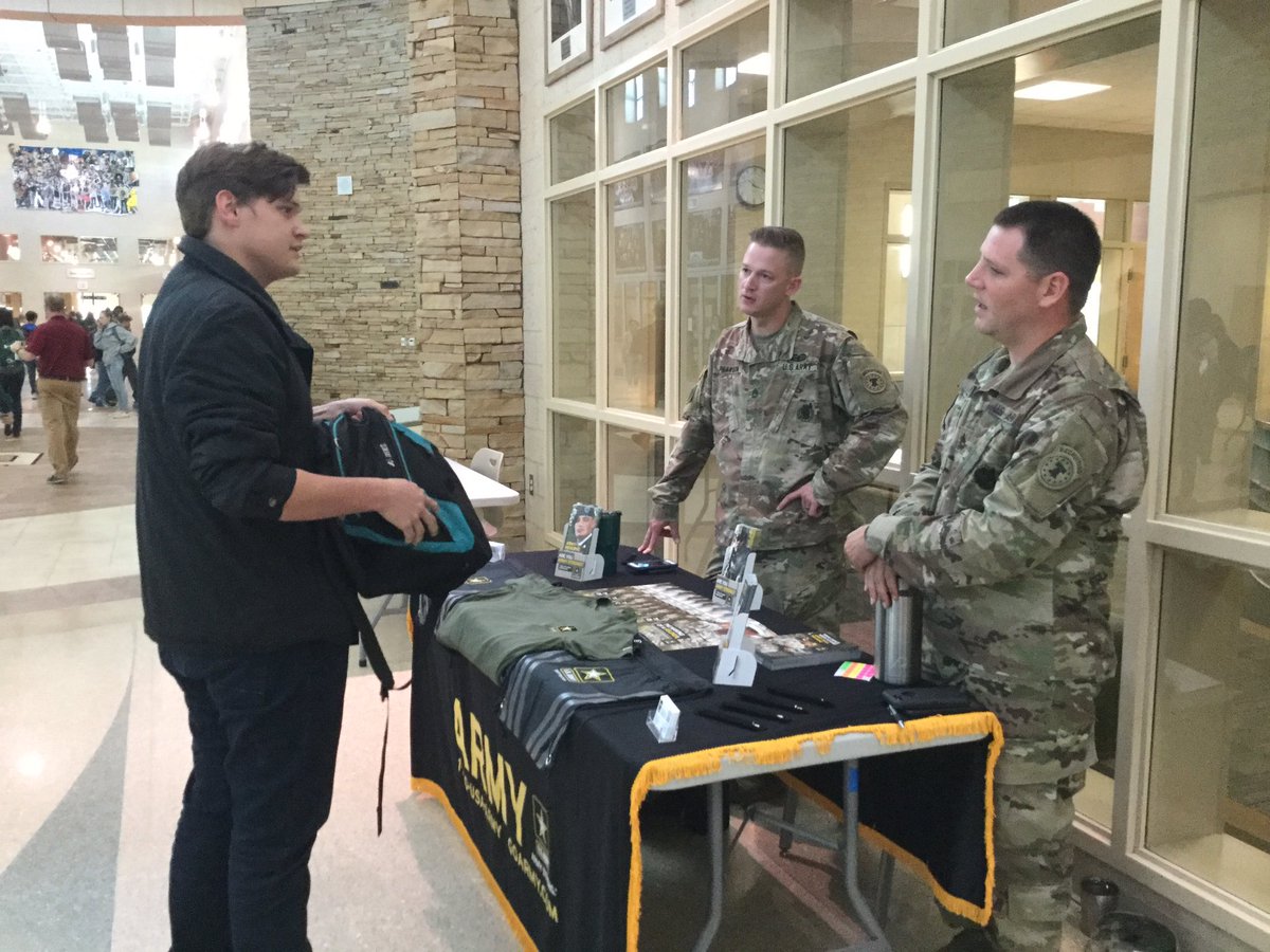 LucasClamp's tweet photo. Students connecting with colleges, military &amp; careers @RBHSGators College Application Day #goal90% https://t.co/rz4VGLlF6K