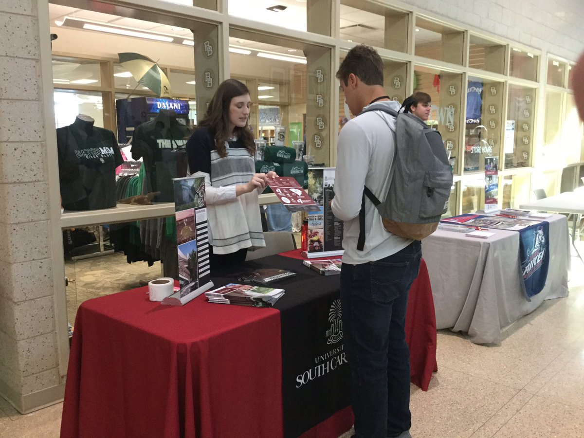 LucasClamp's tweet photo. Students connecting with colleges, military &amp; careers @RBHSGators College Application Day #goal90% https://t.co/rz4VGLlF6K