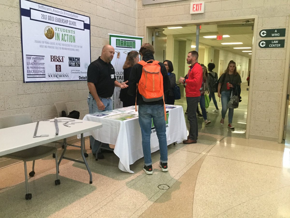 LucasClamp's tweet photo. Students connecting with colleges, military &amp; careers @RBHSGators College Application Day #goal90% https://t.co/rz4VGLlF6K