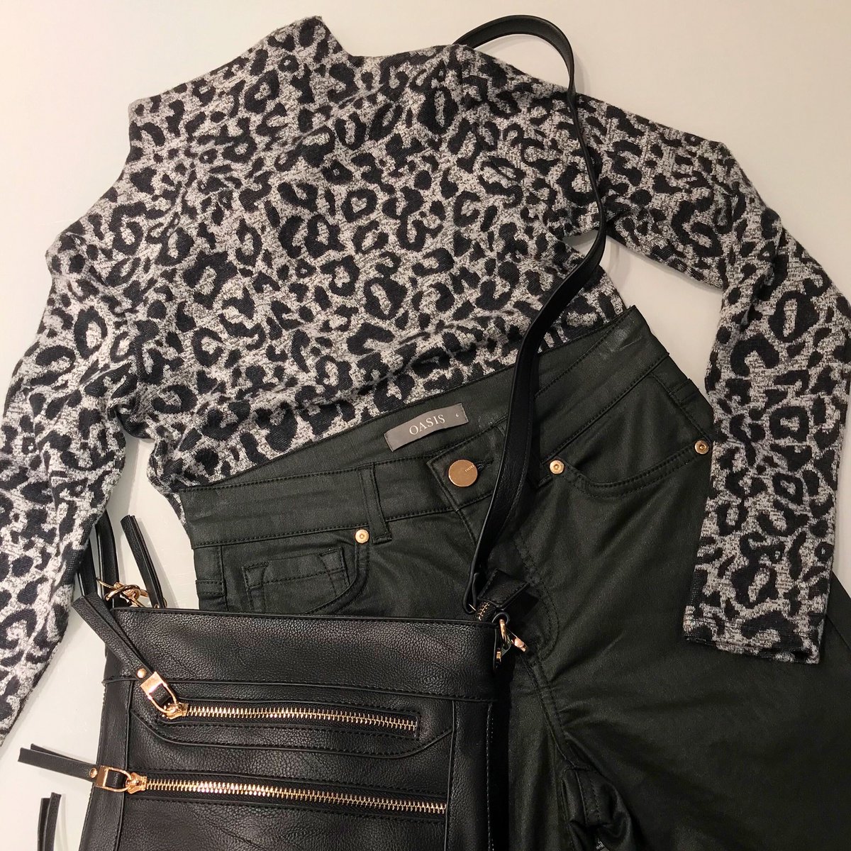Oasis_Cribbs's tweet photo. Spice up your casual look with our dark green coated Isabella's. Also available in black. https://t.co/OoOlRuaWBj