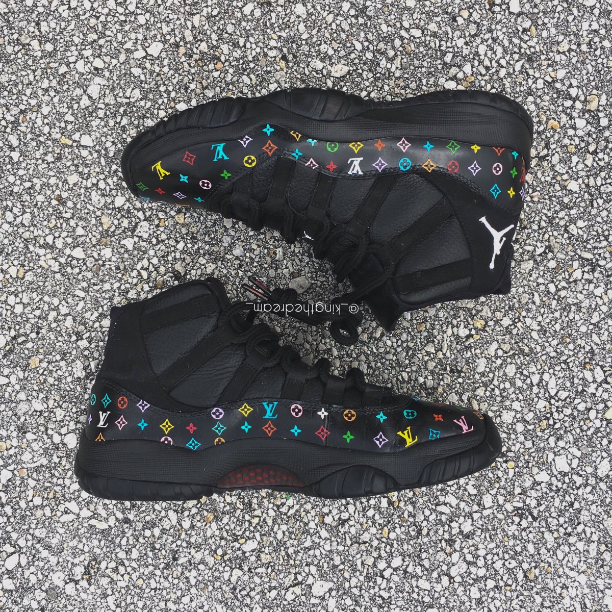 Kvngkustomz's tweet photo. Kustom louis v 11s https://t.co/ORJ9L63v7O