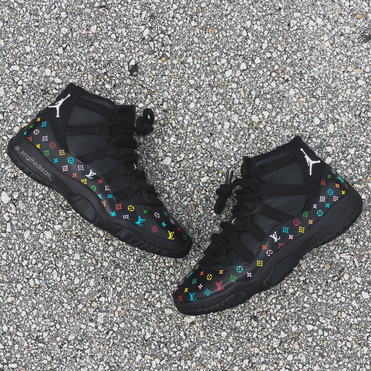 Kvngkustomz's tweet photo. Kustom louis v 11s https://t.co/ORJ9L63v7O
