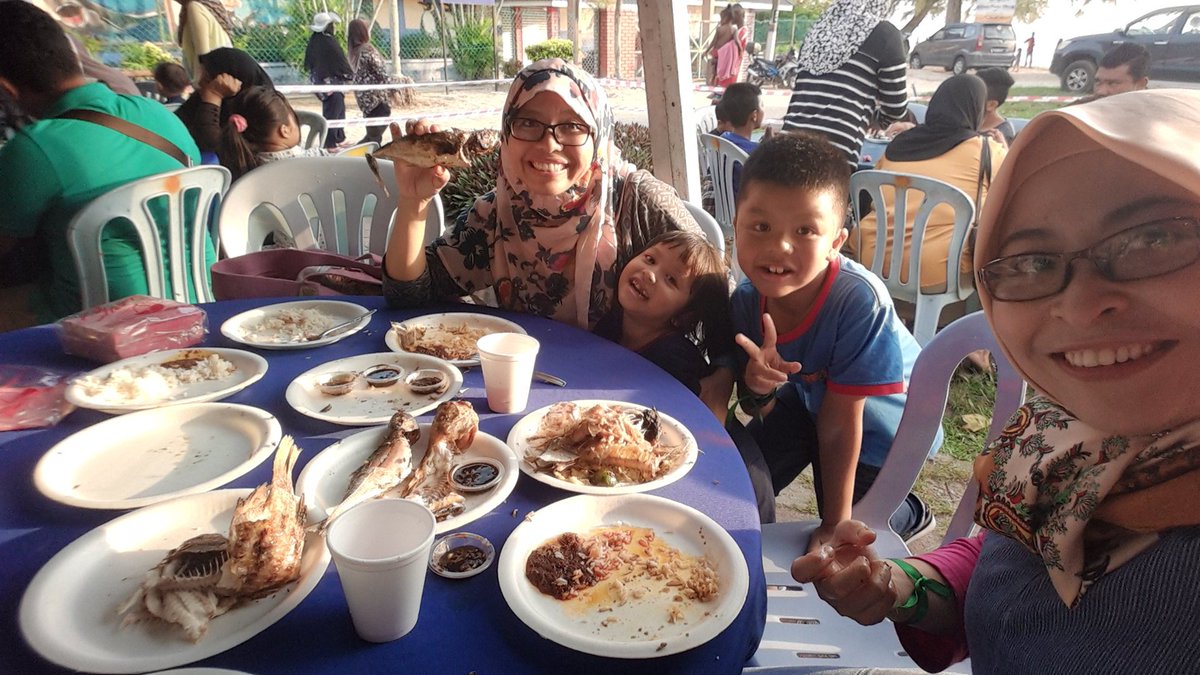 umidasimah's tweet photo. #pestamakanikanbakar 
#segar 
#berbaloi https://t.co/7GpwxBz5kZ