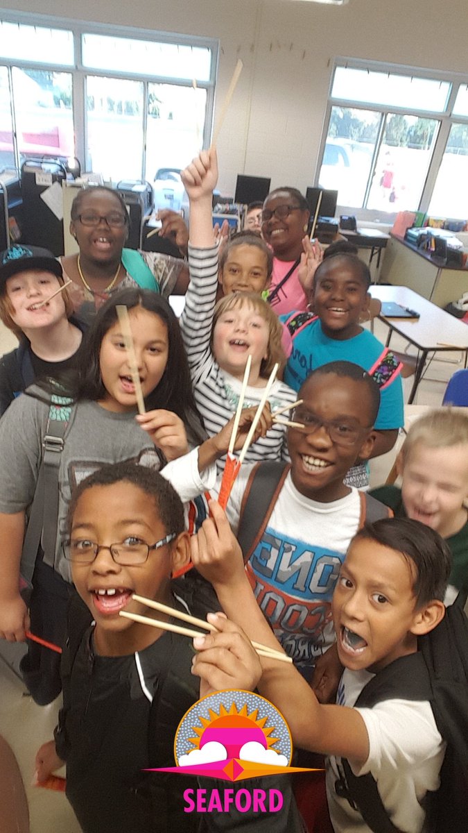 CodingWizKid's tweet photo. We prepared Fruity Pebble Sushi and learned how to use chopsticks.... #codingwiz #cookingwizkidz https://t.co/Mi1kJY3BHG