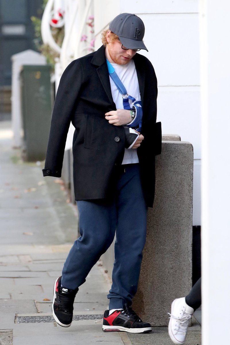 CreativeDisc's tweet photo. Ed Sheeran in London
#getwellsooned https://t.co/nXorl5gMG7
