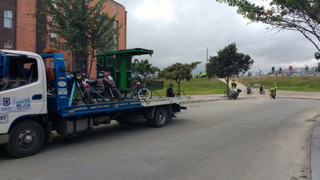 SectorMovilidad's tweet image. 👮🏻‍♀️🚨Junto a @TransitoBta seguimos adelantando operativos contra ciclomotores en Kennedy:

📋16 comparendos
🚓13 inmovilizados

@Bocarejo_JP