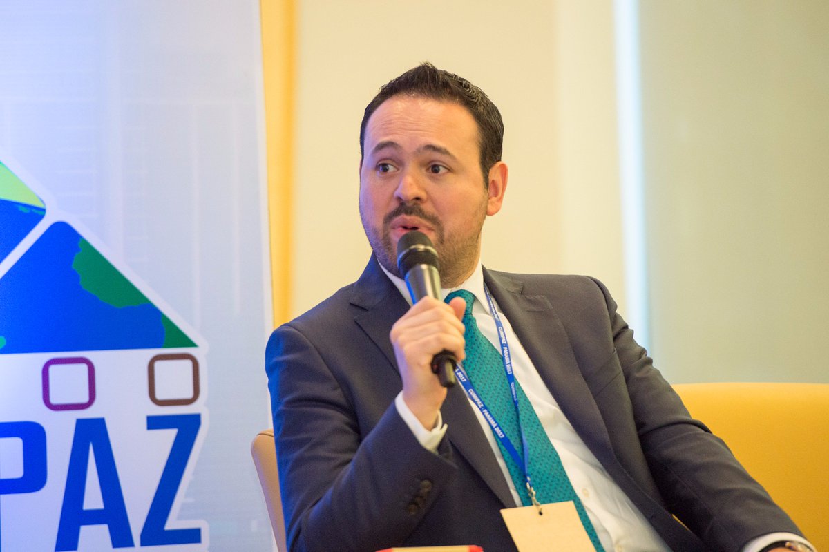 embajadaporpaz's tweet photo. Jorge Reyes: Para poder tener esas ciudades inteligentes necesitamos consumidores inteligentes, necesitamos ciudadanos inteligentes #CUMIPAZ https://t.co/o7mLL2w4Oh