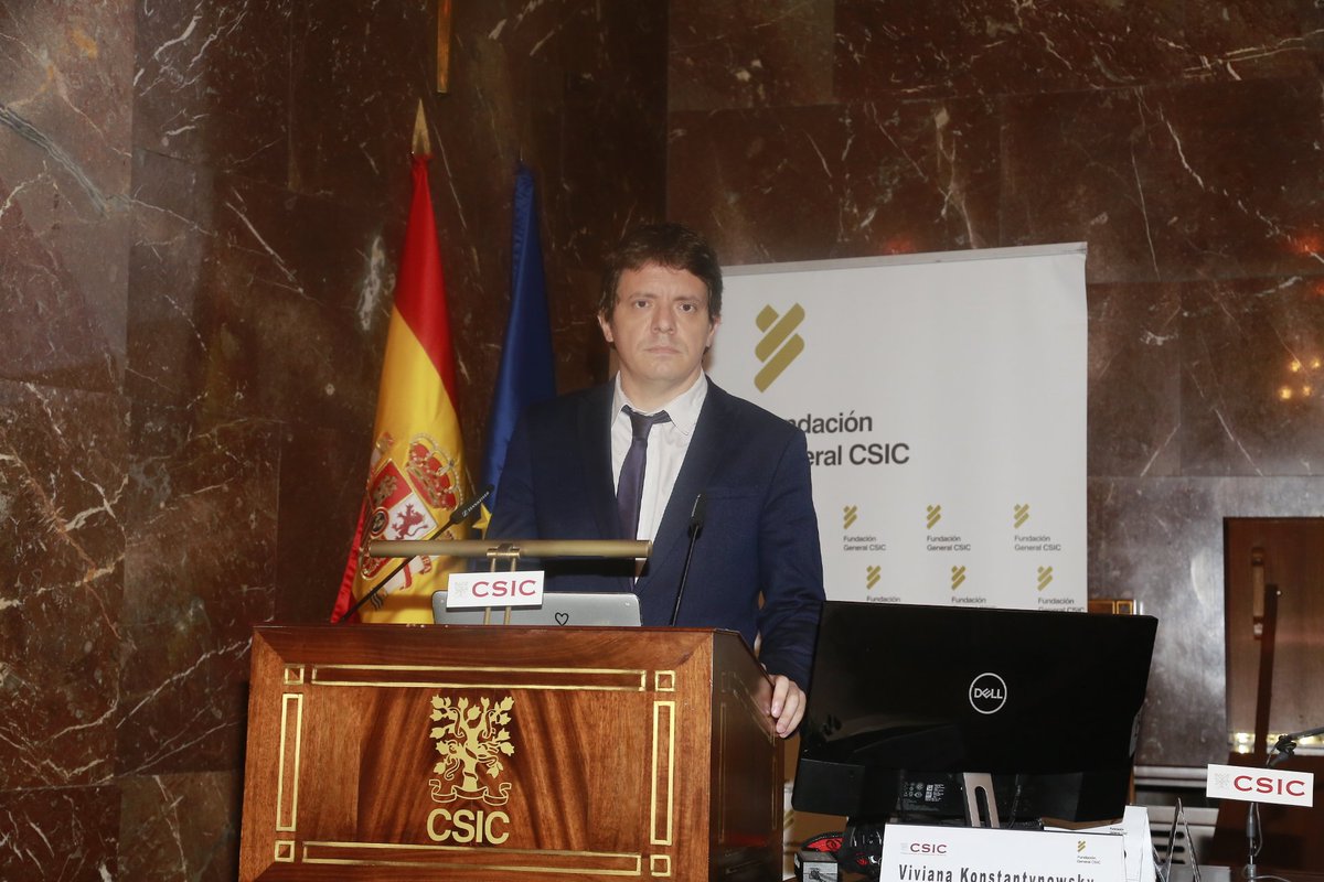 FGCSIC's tweet photo. Jorge Cabero,coordinador @FGCSIC,nos explica cómo elaborar la presentación de un proyecto de #transferencia. Jornada #ProgramaCOMTE #FGCSIC https://t.co/sZYQjRQeBe