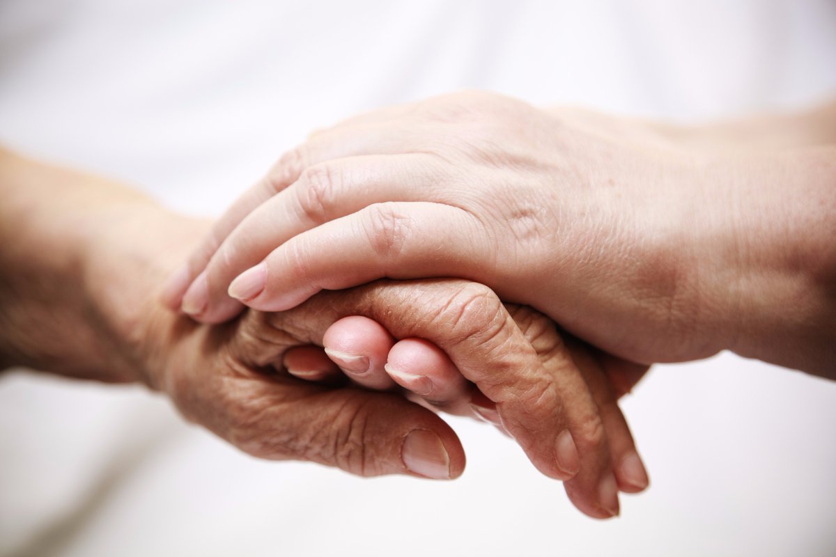 alzheimerc's tweet photo. Potýkají se babička nebo dědeček s #Alzheimer? Zjistěte jak myslí pomocí revoluční #komunikacnimetoda. #validace https://t.co/A7NjbVelq2 https://t.co/qRXZafnW7K