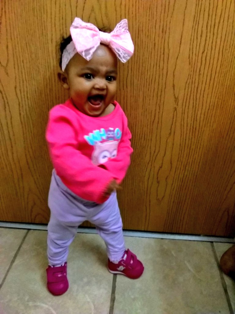 Gabby3much_'s tweet photo. 6Months 🗣️😍 &amp; Standing Up All On Her Own 🤘💕 https://t.co/Zb51gRTbs0