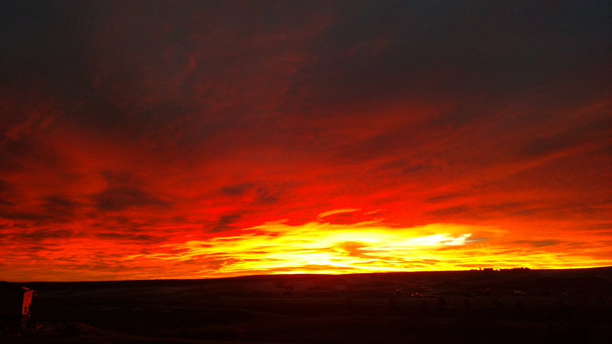 MuseumMagnet67's tweet photo. Colorado sunrise, photos don't do justice https://t.co/H9k1rJcg8p