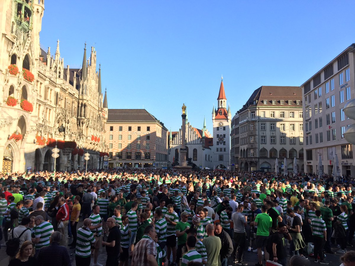 UEFAcomJordanM's tweet photo. Just a few of the 6,000 odd @celticfc fans creating an incredible pre-match atmosphere in Munich. #UCL #FCBCEL https://t.co/qFOio51Awx