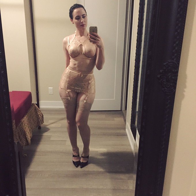 Yesterday's peachy keen look ;) https://t.co/t2kdzCa3gz<a href="/tag/therealgfe"class="tags"><span>#therealgfe</span></a>