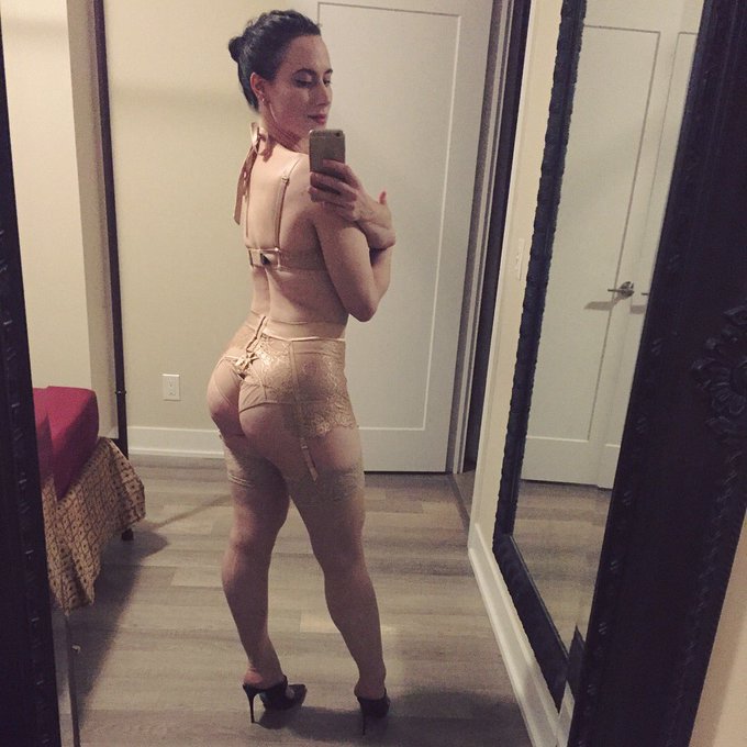 Yesterday's peachy keen look ;) https://t.co/t2kdzCa3gz<a href="/tag/therealgfe"class="tags"><span>#therealgfe</span></a>