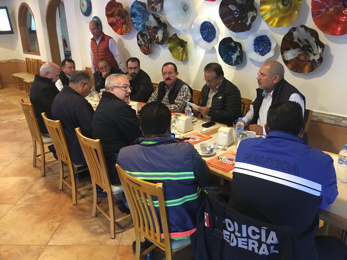 victorzamorardz's tweet photo. Analizando soluciones a la problemática de la carretera 57, tramo “Los Chorros”. @rubenmoreiravdz @CAPUFE @PoliciaFedMx @SCT_mx @ChuyDuranF https://t.co/lL7Dv6mhLj
