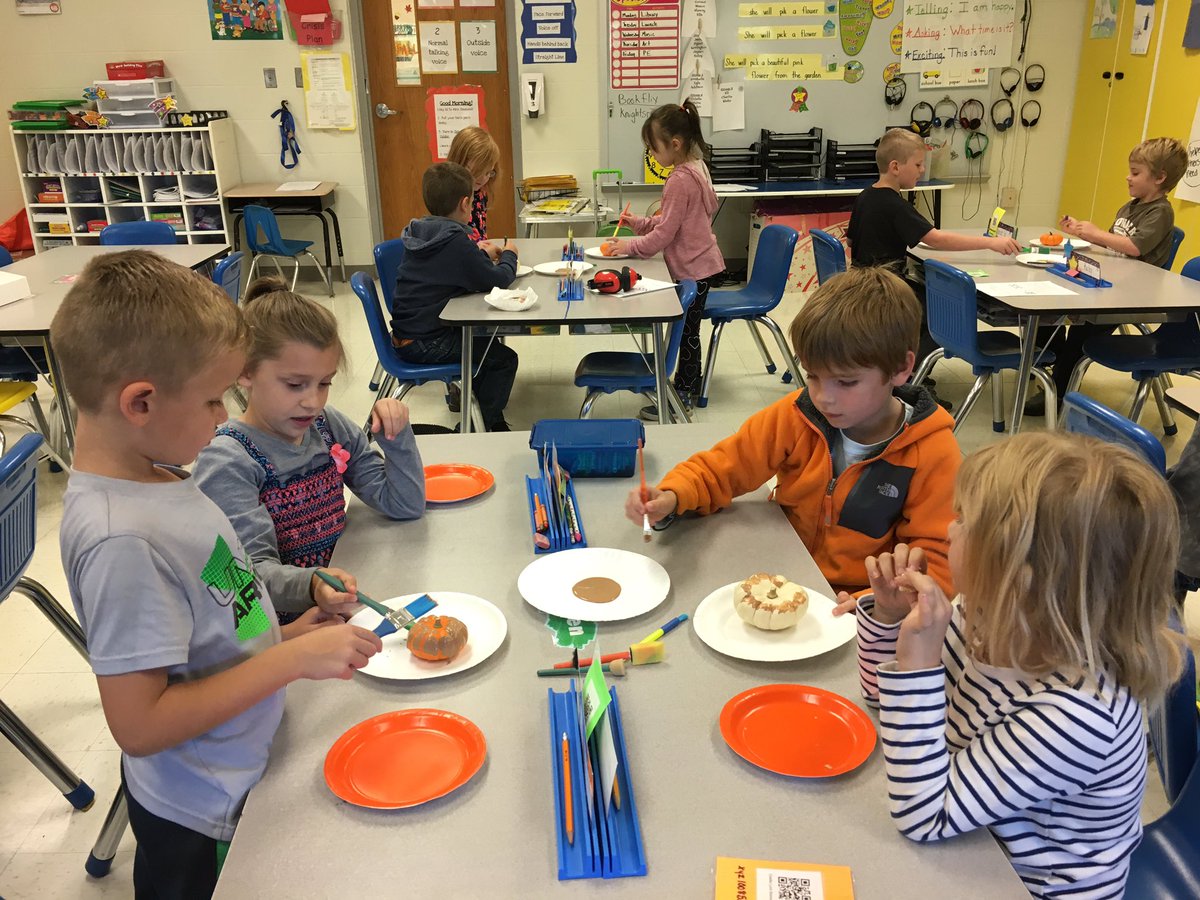 emmons1987's tweet photo. Making some doughnuts out of pumpkins! #KnightR7 https://t.co/ZhsPmJlL7k