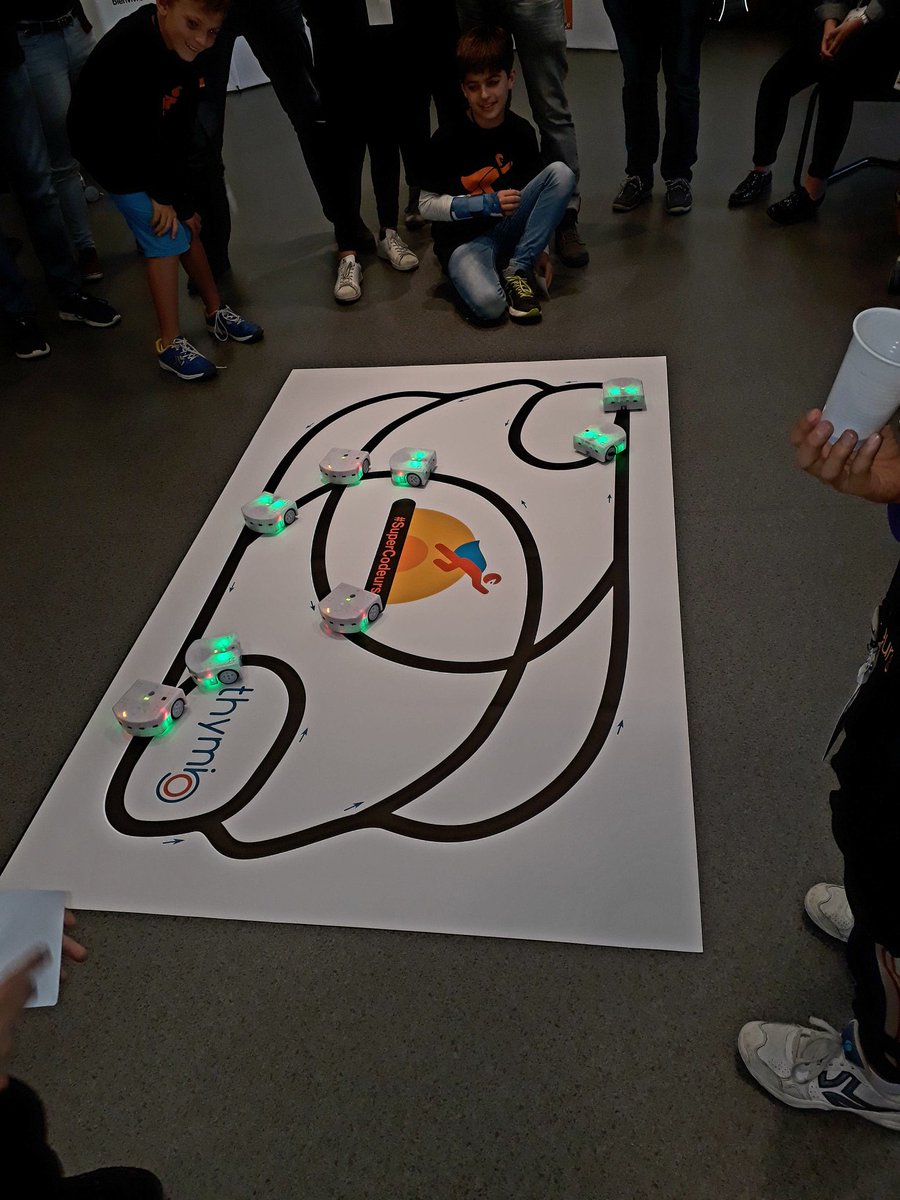 MeslinSaintJean's tweet photo. Les robots #Thymio font leur défilé 👍Enfants "trop contents" fin de journée avec remise des diplômes @OrangeOccitanie #RSE #SuperCodeurs https://t.co/sTzWxVlIfp