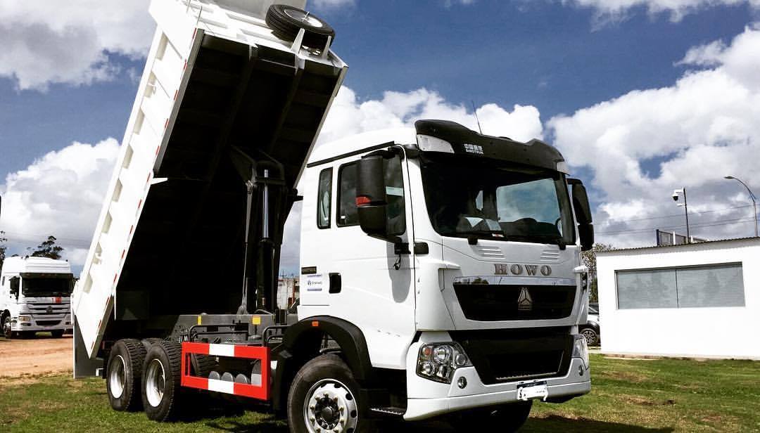 OnSmartway's tweet photo. Jornadas de instalación @OnSmartway #HowoTrucks #Meliter🚚 https://t.co/UF8QKcFsfL