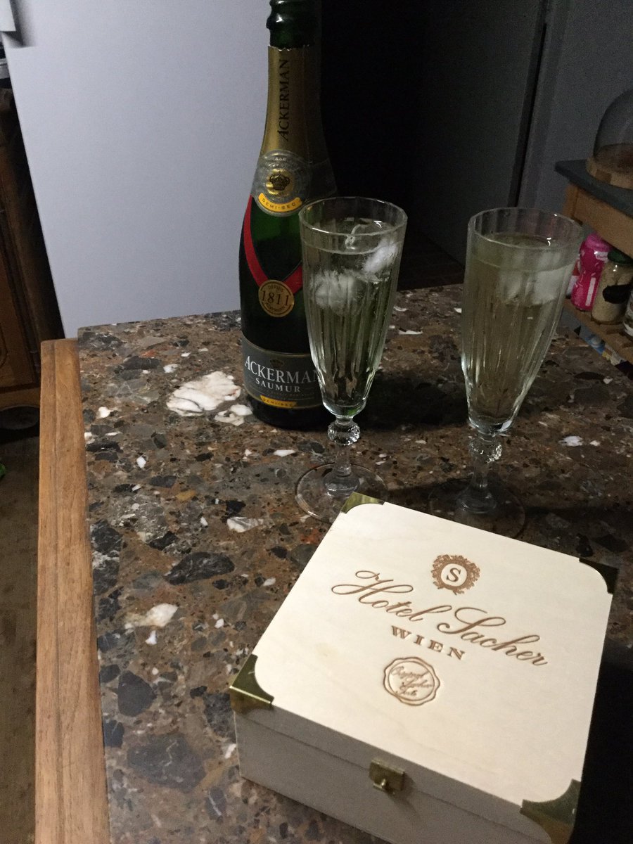 hiddenkitchenfr's tweet photo. Cake all the way from Vienna, Austria.A lovely Wedding prezzie
Ps. How posh is the wooden box which the cake comes in!
#sachercake #nightoff https://t.co/FoJOxkTZLd