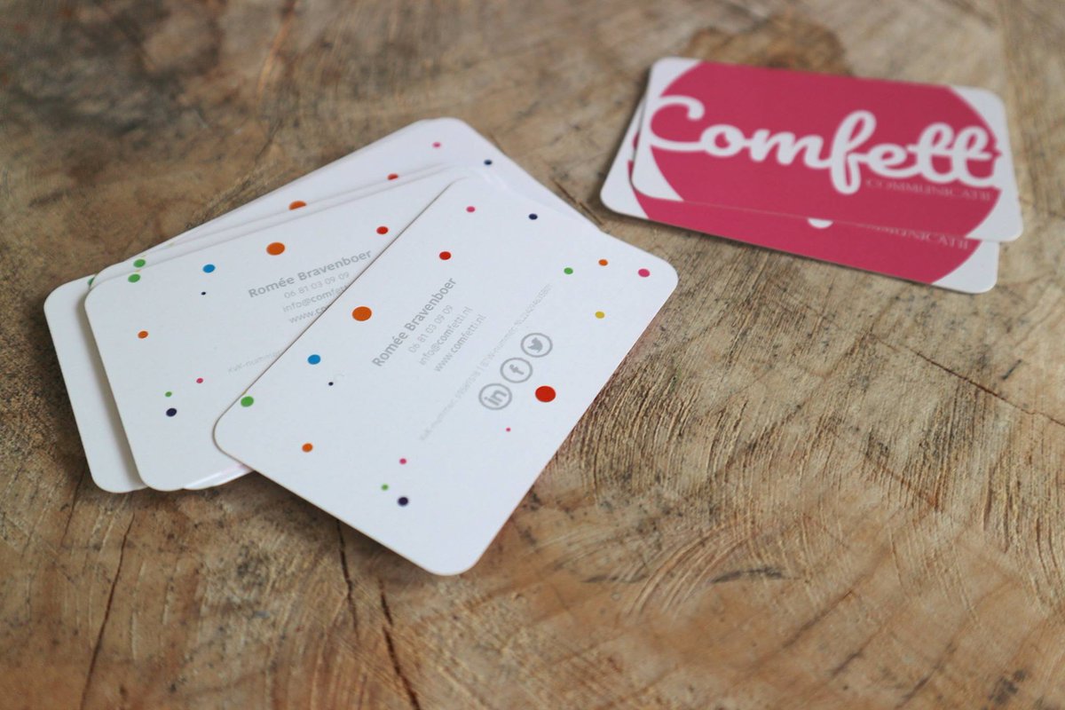 ComfettiC's tweet photo. #Visitekaartjes zijn binnen! Thanks @Vistaprint 😍 https://t.co/aPkFGSQUQs
