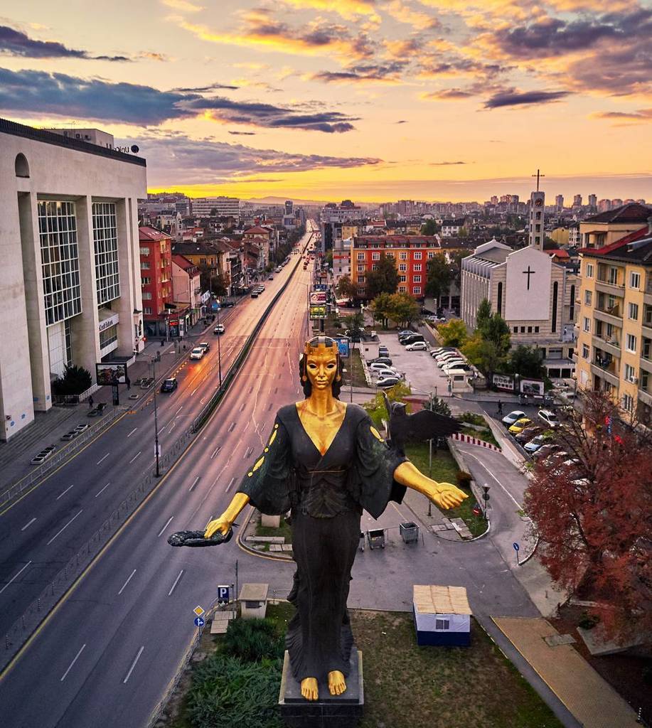 deensel's tweet photo. St. Sofia. During the communist era, Lenin was standing here instead :) #stsofia #mybulgaria #ilovebulgaria
#igbalkan #natgeobalkan #vscob… https://t.co/HSCT11akMm