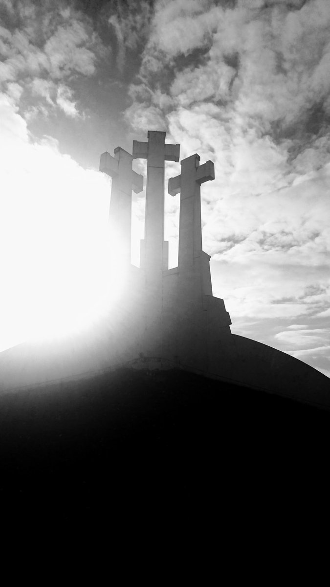 GrumpyXMatelot's tweet photo. #Vilnius #3Crosses https://t.co/ji6dHXLI4z