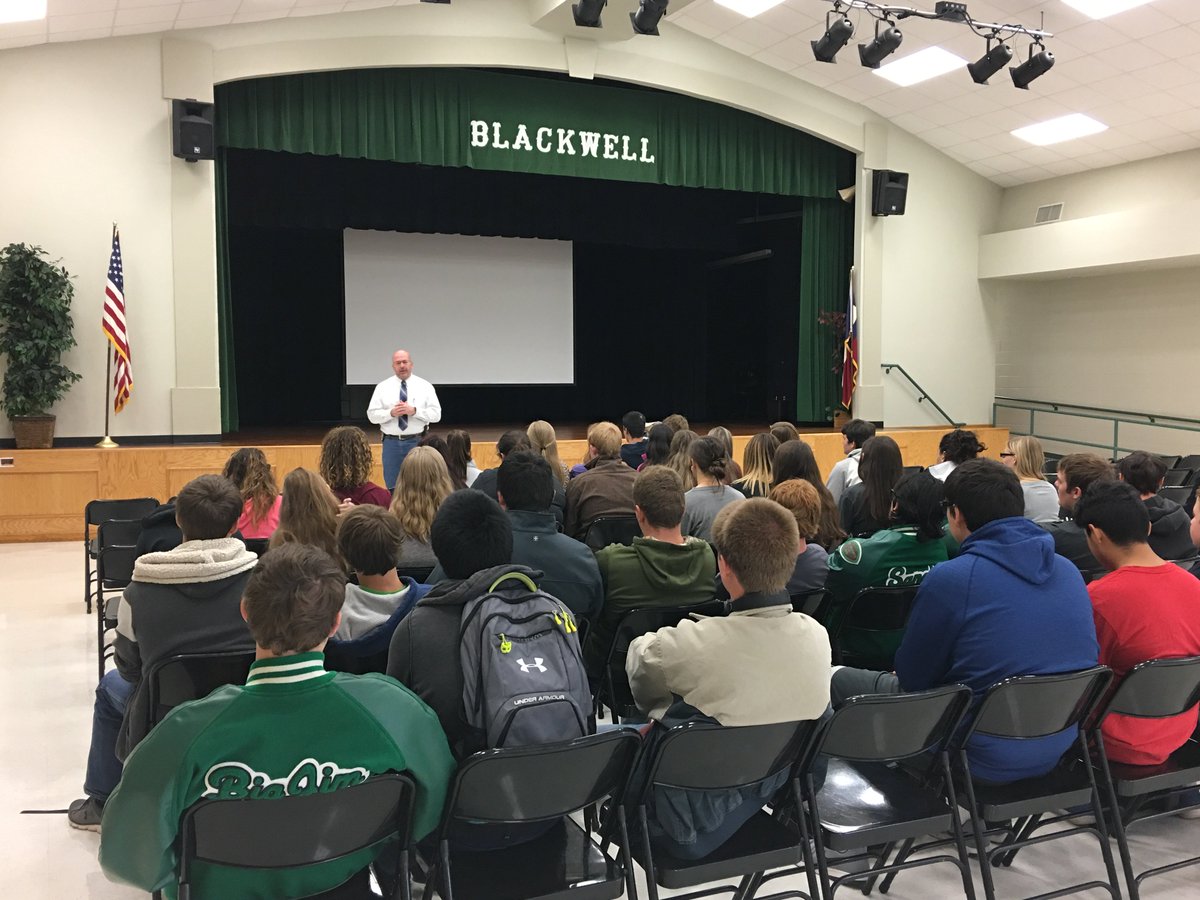SweetwaterTXedc's tweet photo. #PoliceCheif Brian Frieda with #SweetwaterPoliceDept, speaking to #BlackwellISD as part of #SEED #SpeakersBureau program. #FutureWorkforce https://t.co/TNwsEVyOzX
