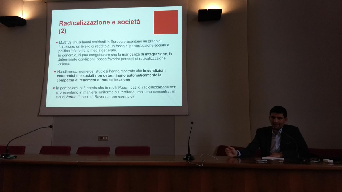 WeekSoc2017_PV's tweet photo. @f_marone @WeekSoc2017 @unipv #WeekSoc2017 #PaviaSoc2017 https://t.co/fuqt5c3ZaP