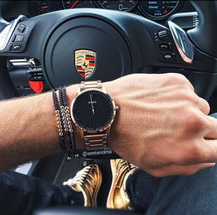 فيني  من الليل للعاشق معاناته
لا غاب خله يهوجس  فيه ويهذري
.
أتعب " خلاياه " من كثرة خيالاته
مافيه موعد لقى ف البال مايطري
.
#البريمي_تايم😍👅