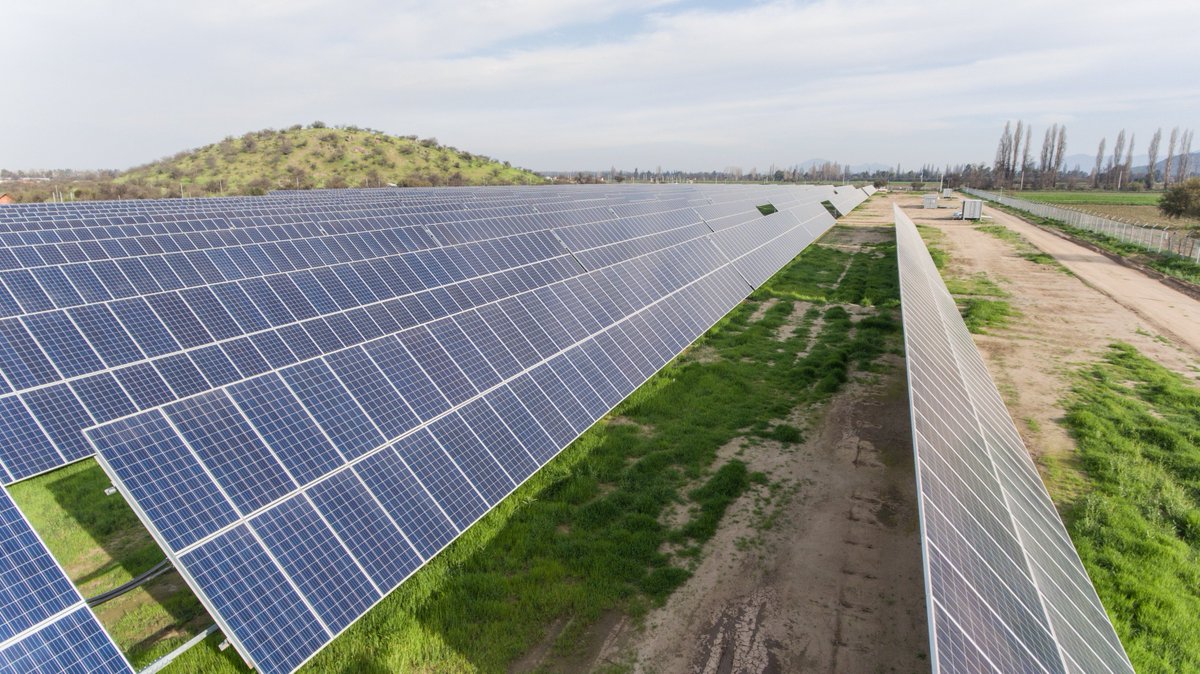 ambafrancecl's tweet photo. La planta solar de @CapVertEnergie producirá 6,8 GWh (Giga-Watt hrs) de electricidad #renovable equivalente al consumo de 5.000 viviendas 🌎🌞 https://t.co/eqrOSOlbFl