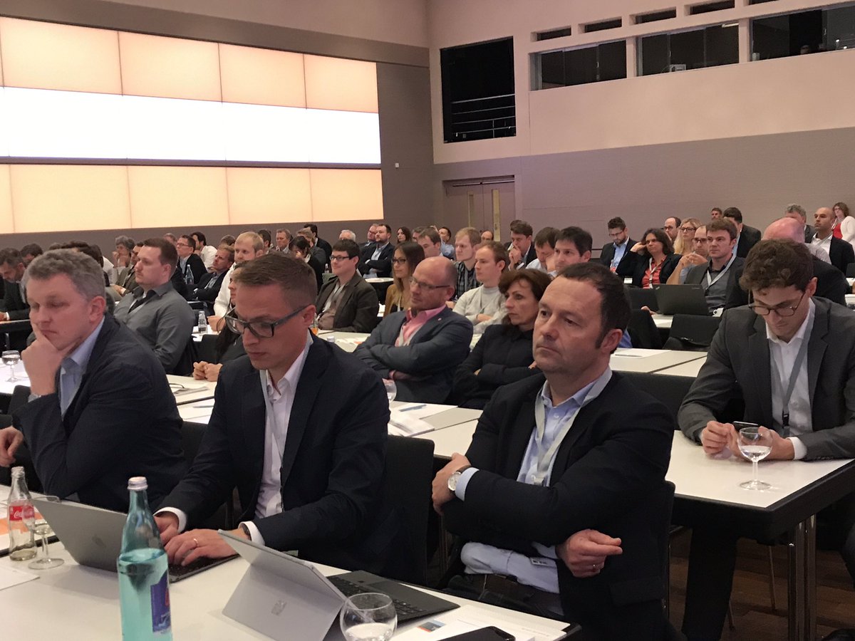 MichaelReiterPR's tweet photo. D.van Hyfte: bottom-up approach to tackling unstructured data = modeling includes collecting real-world data, identifying meaningful word groups + interrelationships/ no predefined knowledge/ aim is to build predictive models supporting precision medicine. #DIT17 @InterSystems_DE https://t.co/idSlctA5Ur