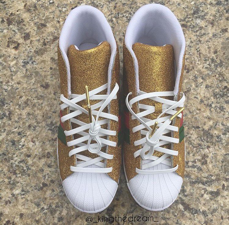 Kvngkustomz's tweet photo. Gold gucci adidas https://t.co/hWj5aUNibN
