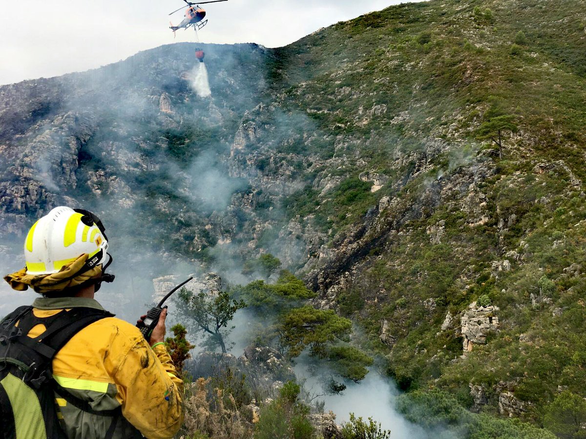 AT_Brif's tweet photo. 📊Campaña #IIFF👷 @BrifDaroca de 01/06a15/10🔥14 intervenciónes y 164:51 horas de vuelo🚁🚁actuando en #IFTivenys #IFCampilloDeAltoBuey #IFGatova https://t.co/cnvGcvvSP7