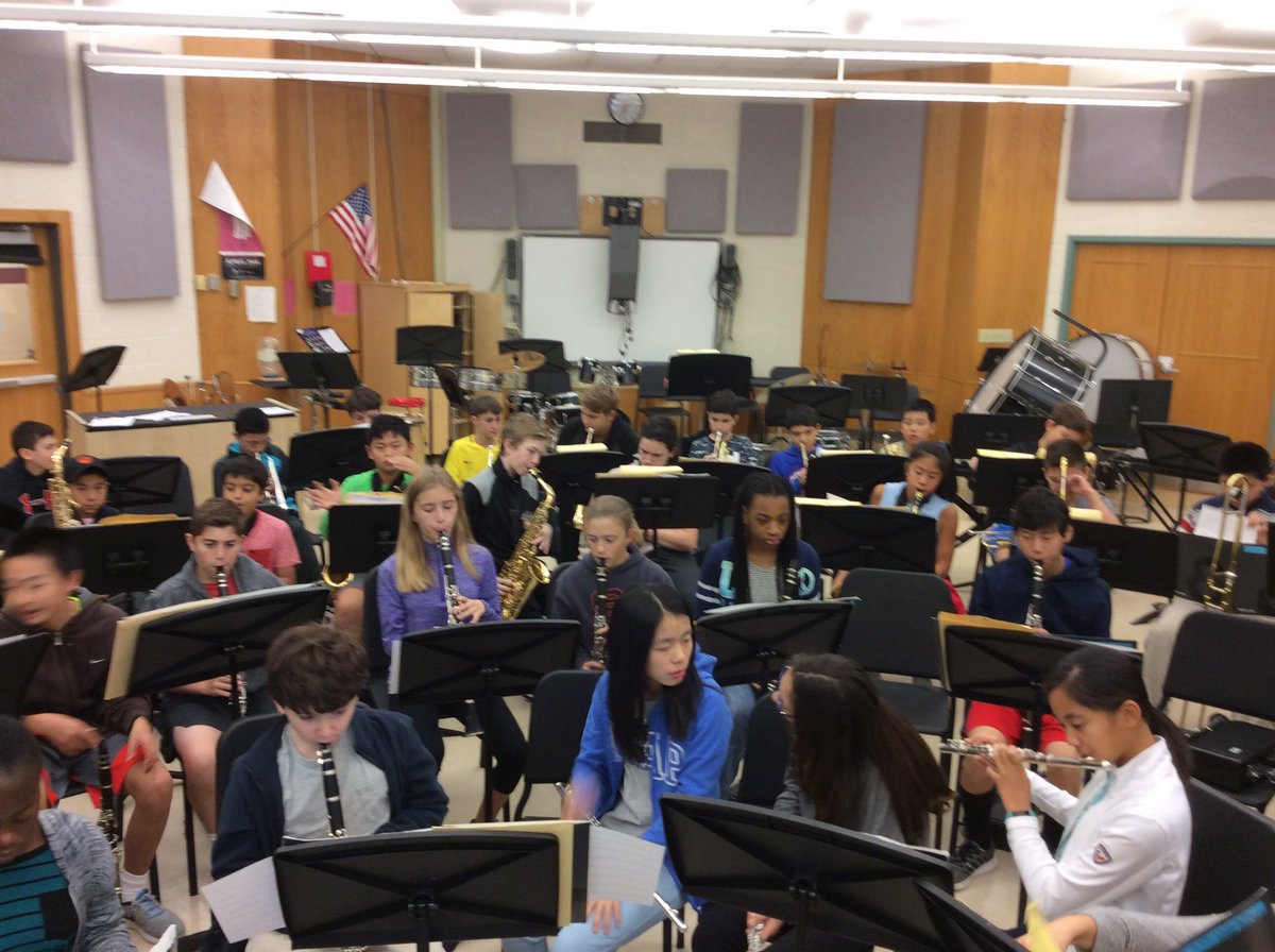 ScarsMSMusic's tweet photo. Seventh grade early morning band rehearsal! Great playing! #scarsdaleMSpride #ScarsdalePerformingArts https://t.co/cr7hVpQG3V