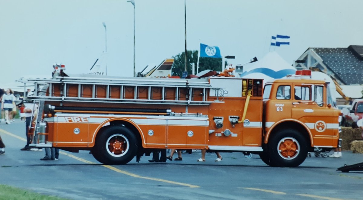 zeke4129's tweet photo. Lancaster Airport Crash Truck and Foam 63 (1996) @Engine63Tower #lfc63 https://t.co/3LGhPQpDcl