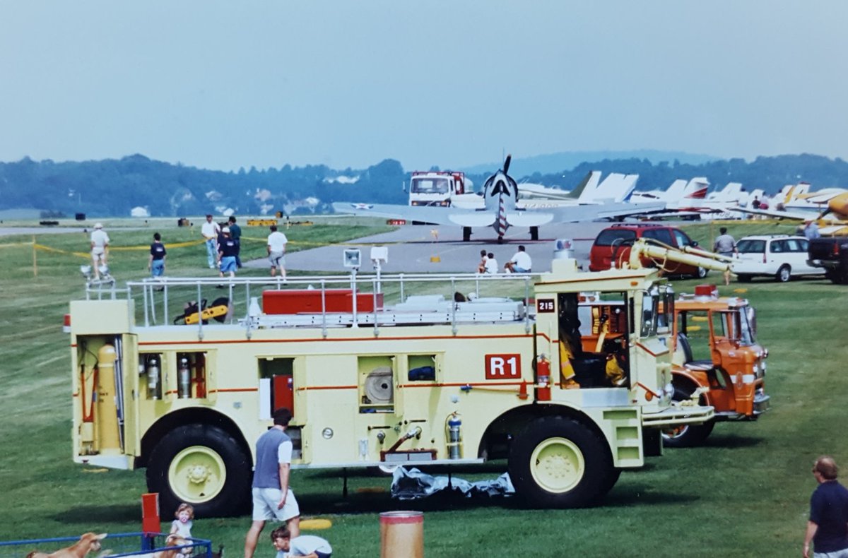 zeke4129's tweet photo. Lancaster Airport Crash Truck and Foam 63 (1996) @Engine63Tower #lfc63 https://t.co/3LGhPQpDcl