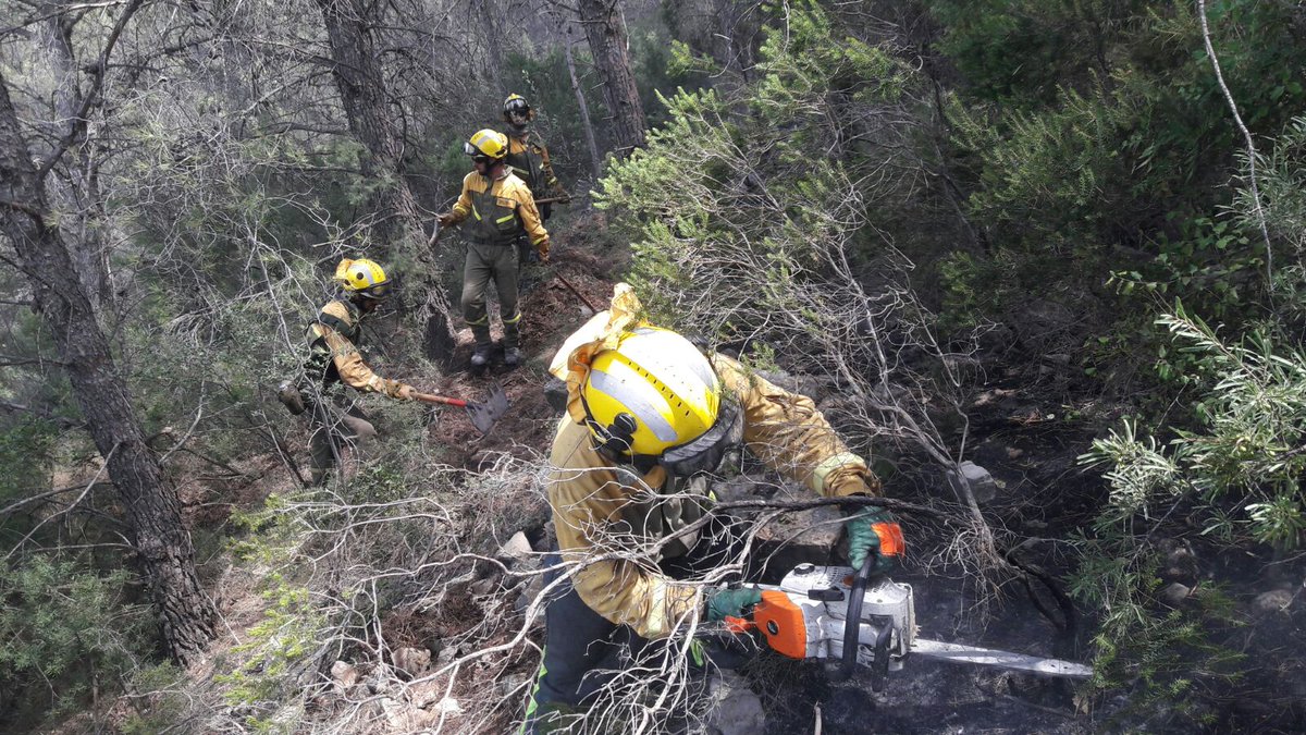 AT_Brif's tweet photo. 📊Campaña #IIFF👷 @BrifDaroca de 01/06a15/10🔥14 intervenciónes y 164:51 horas de vuelo🚁🚁actuando en #IFTivenys #IFCampilloDeAltoBuey #IFGatova https://t.co/cnvGcvvSP7