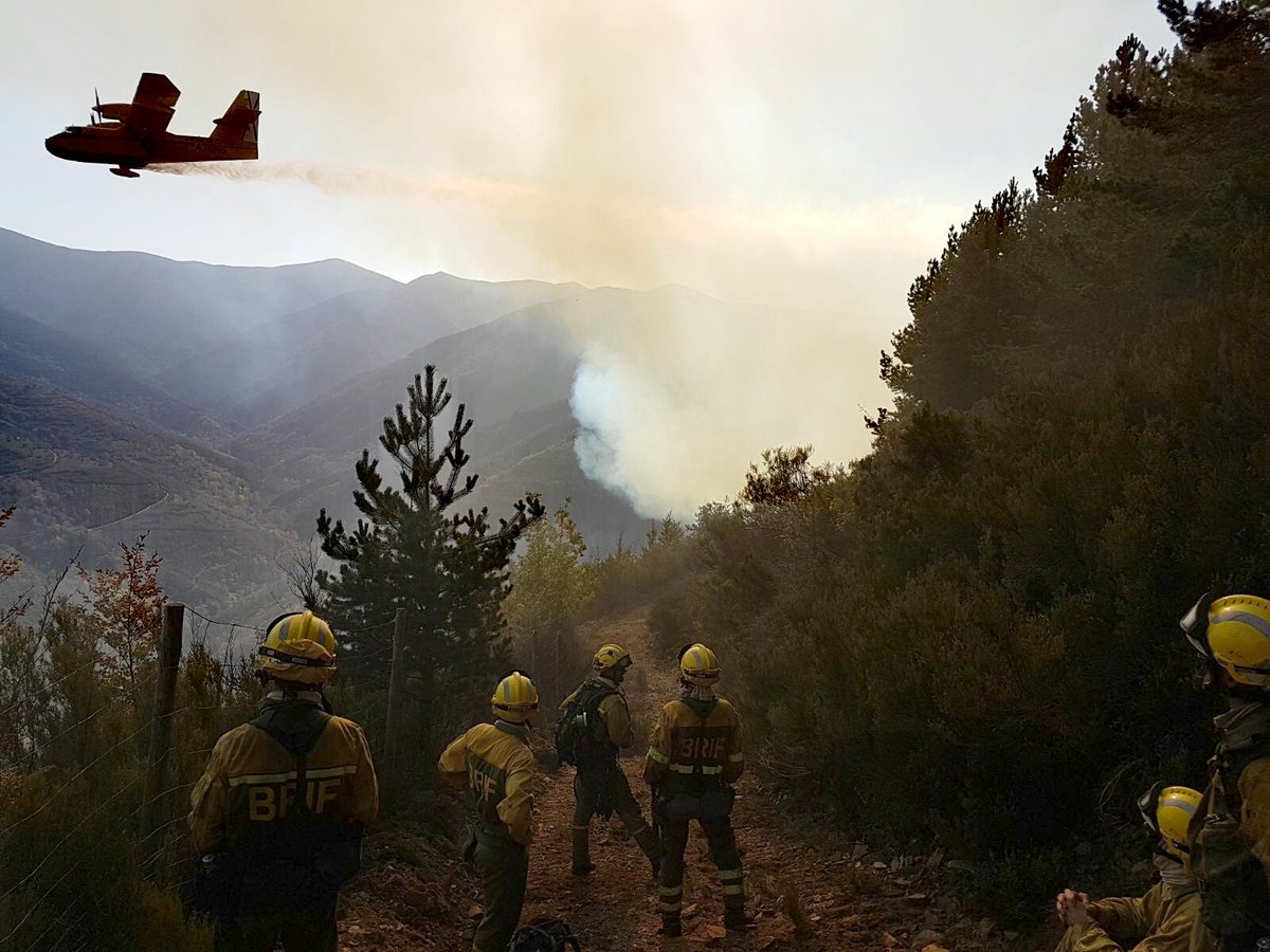 AT_Brif's tweet photo. 📊Campaña #IIFF👷 @BrifDaroca de 01/06a15/10🔥14 intervenciónes y 164:51 horas de vuelo🚁🚁actuando en #IFTivenys #IFCampilloDeAltoBuey #IFGatova https://t.co/cnvGcvvSP7
