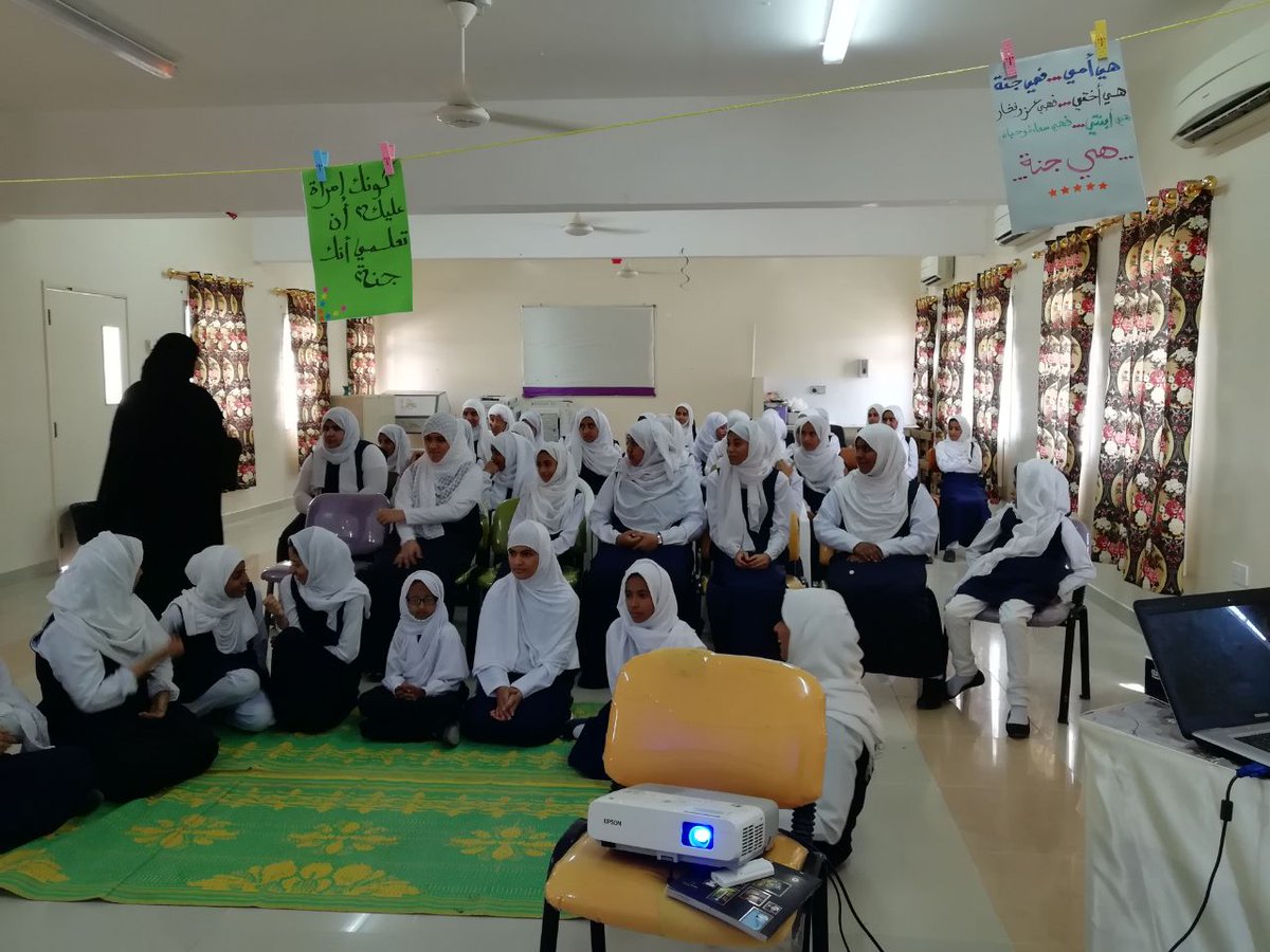 المرأة قبل وبعد الإسلام عرض نماذج لشخصيات عمانية قديمة تركت اثرا يذكر
وآجبنا نحن إتجاه ديننا ووطننا عرض بعض الأخلاقيات الحميدة كالحياء وغيره