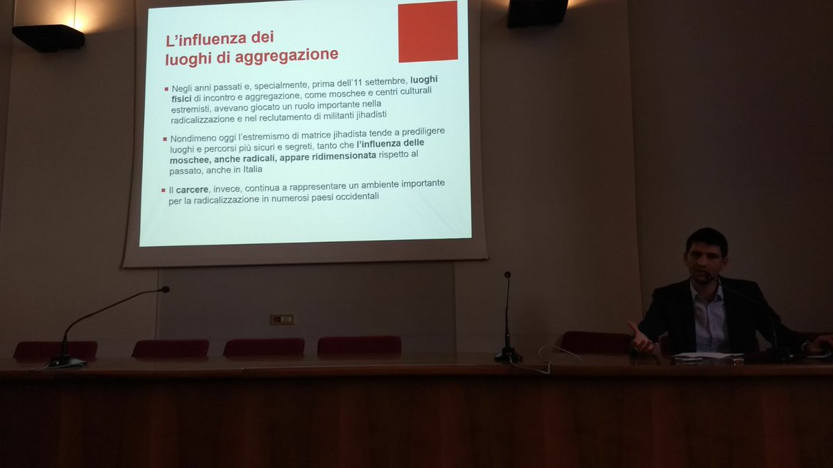 WeekSoc2017_PV's tweet photo. @f_marone @WeekSoc2017 @unipv #WeekSoc2017 #PaviaSoc2017 https://t.co/o2cmY5lpPB