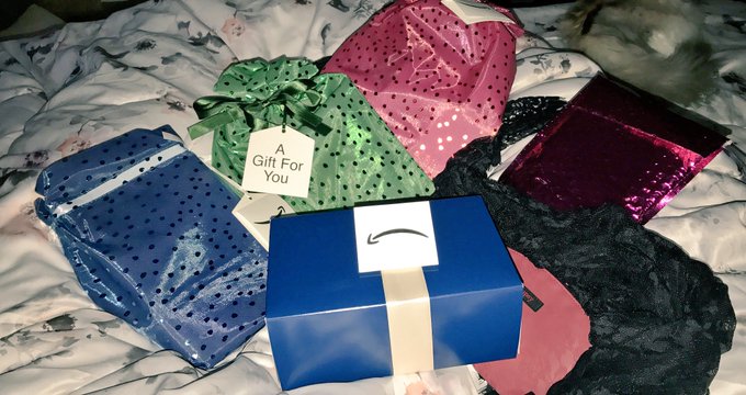 Is it Christmas?! Omg thank you, F!!!! 💕😭🙌🏻 https://t.co/LN7oTxSdmg