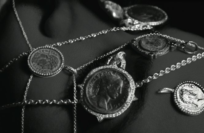 swoonery_'s tweet photo. Why everyone should be purchasing fine jewelry by @swoonery_ 's CEO Jean Z. Poh - https://t.co/EhnwLjNKV2 https://t.co/PdYz1wU98n