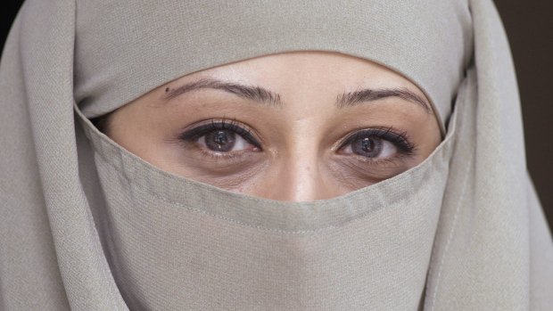 CBCOttawa's tweet photo. BREAKING: Quebec passes religious neutrality bill that bans niqabs/burkas in public service. 

MORE: https://t.co/gbb6csyGHi #ottnews https://t.co/DNlLoHvasp