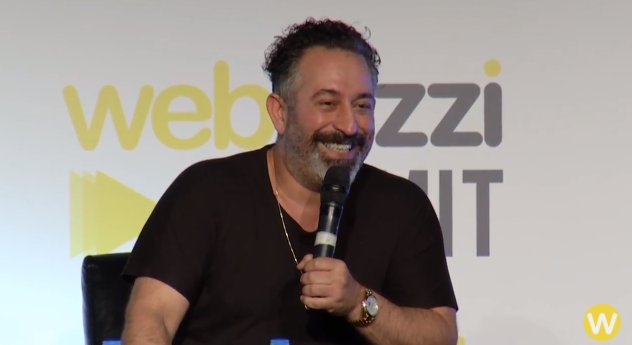 Cem Yılmaz: "Teknoloji ile bire bir ilgilenmesem bile işimden dolayı hep içinde oldum." wbrz.in/summit2017canli #webrazzi17