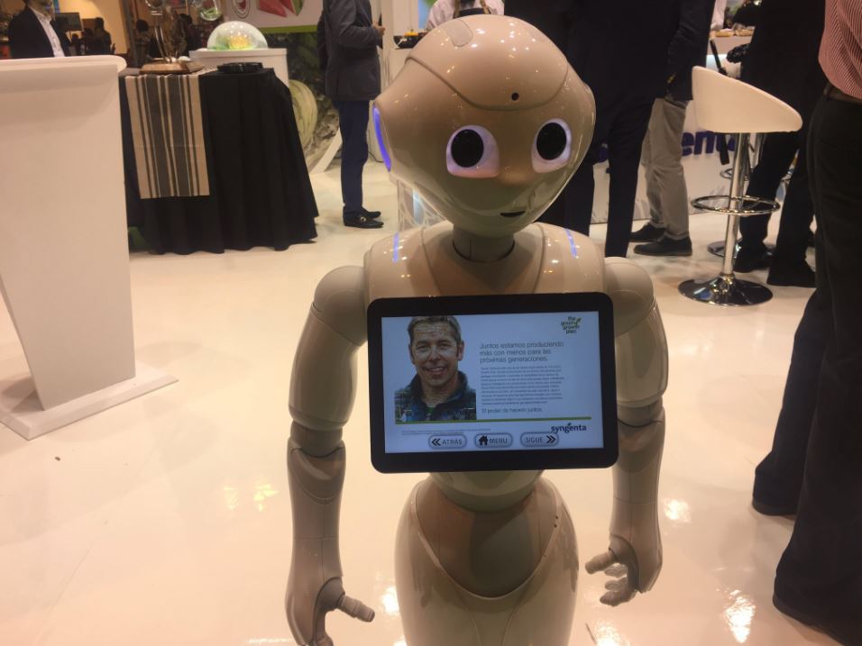 Syngenta's tweet image. Have you met ‘Pepper’? This friendly robot is welcoming guests to our futuristic booth @FruitAttraction 2017 #FA17