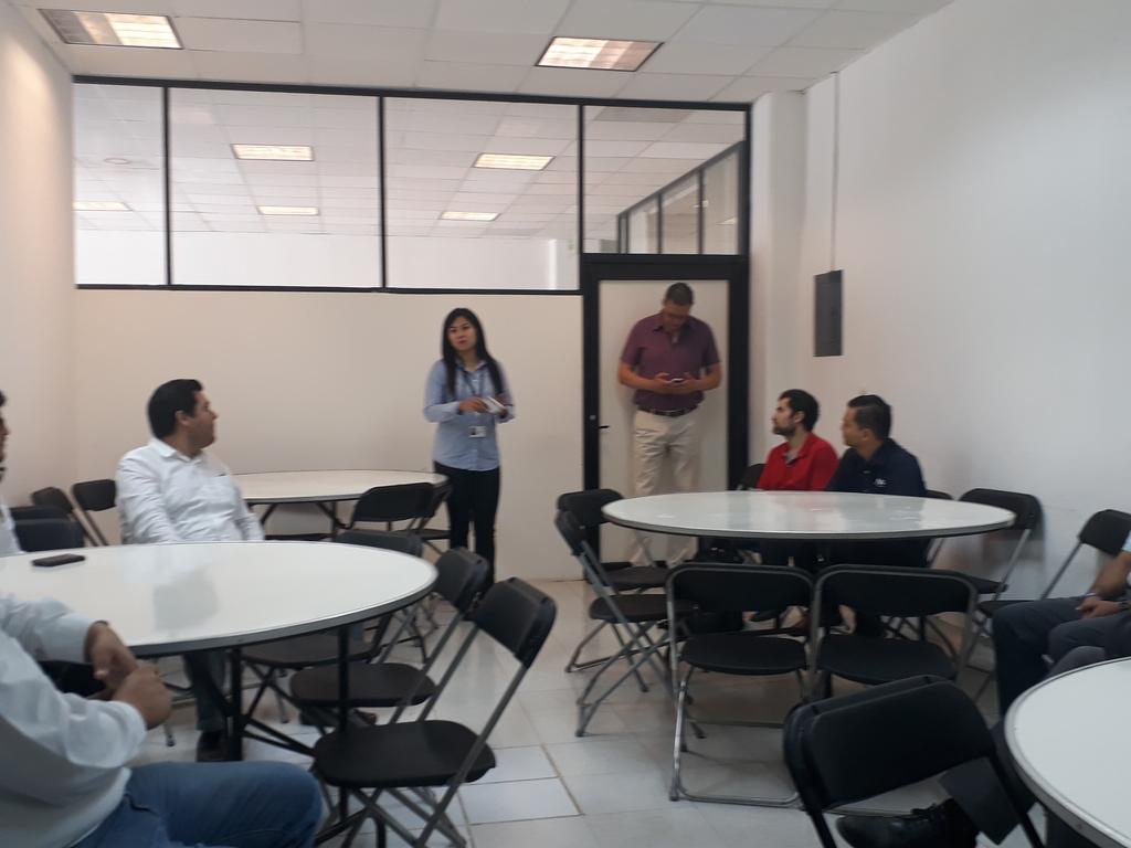 arlinchc's tweet photo. Iniciamos 2do dia #hackatonUTRM reunión  previa con mentores e inicio prototipado @UT_RivieraMaya @jaimeaglez https://t.co/yyIIs2eVrj