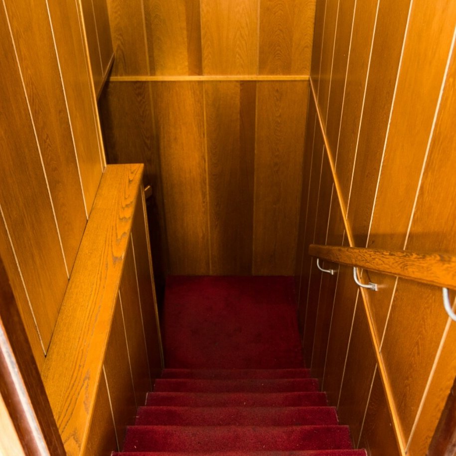 Suivez l'hôtesse votre cabine vous attend.
#paris #croisieres #pro #prive #Mariage #réception #seminaire #shooting #defile #seine #Hotel